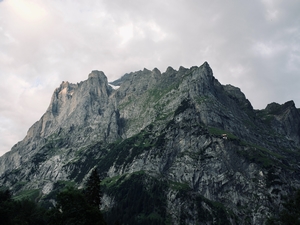 茵宝休闲鞋品牌识别？ 回字型标志鞋款介绍